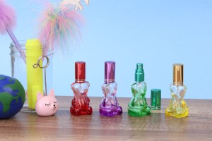 Flacon de 10 ml avec vaporisateur et bouchon en forme d'ours en peluche-εικόνα_σύνθεση