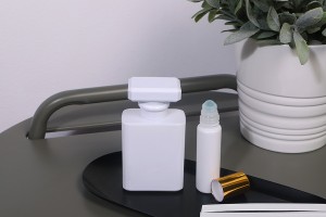 Glasparfümflasche 50 ml in weißer Farbe mit Zerstäuber und Verschluss-εικόνα_σύνθεση