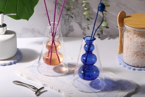 Doppelwandige Glasdiffusorflasche 90 ml (90x135 mm) aus mundgeblasenem Glas in verschiedenen Farben-bildgruppe