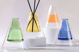 Doppelwandige Glasdiffusorflasche 80 ml (92 x 105 mm) aus mundgeblasenem Glas in verschiedenen Farben-εικόνα_σύνθεση