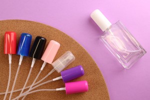 Vaporisateur en plastique 18/410 avec couvercle entier en différentes couleurs-εικόνα_σύνθεση