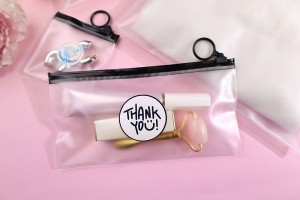 Sachet translucide (PVC) 200x150 mm avec fermeture zippée noire - 12 pièces-4
