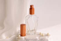 Φιάλη για αρώματα γυάλινη 50 ml  (18/415) σε ιδιαίτερο "V" σχήμα