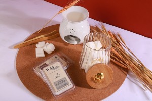 Glass jar 600 ml clear with wooden cap, rubber and gold metal ring-εικόνα_σύνθεση