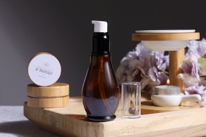 Aluminium Pumpe für Creme schwarz- weiß mit transparenten Acryl- Deckel PP18-εικόνα_σύνθεση