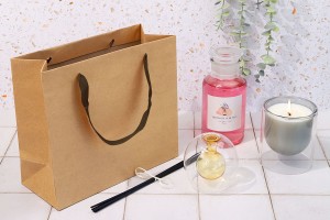 Geschenktasche aus Kraftpapier mit braunem Kordelhenkel - 260x110x230-3