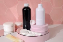 Bouchon en plastique PP 24 blanc ou noir avec joint intérieur Bouchon en plastique PP 24 blanc ou noir avec joint intérieur