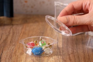 Jeu de pots en plastique (tasses) avec cuillères pour bonbons et petites profiteroles - en lot de 12 pièces (pour code 239-1)-5