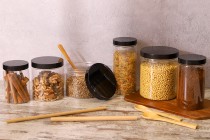 Transparent 500ml plastic jar for bath soaks with black cap in size 83x100 mm Transparent 500ml plastic jar for bath soaks with black cap in size 83x100 mm