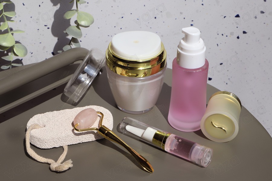 Petit pot en plastique airless de 30ml avec couvercle s'ouvrant dans le sens inverse des aiguilles d'une montre - différentes couleurs-εικόνα_σύνθεση