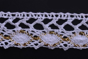 Dentelle au crochet en coton de couleur blanc et un fil métallique d’une largeur de 35 mm - 10 mètres par pièce-εικόνα_προϊοντική