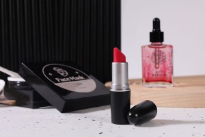 Kuti për buzëkuq-lip gloss në ngjyrë të zezë-imazh_grup