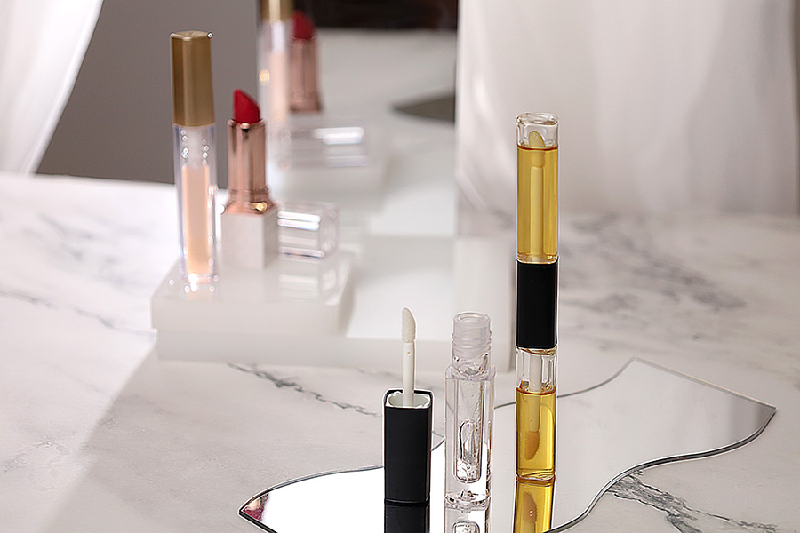 Μπουκαλάκι για lip gloss με δύο θήκες των 6 ml Μπουκαλάκι για lip gloss με δύο θήκες των 6 ml
