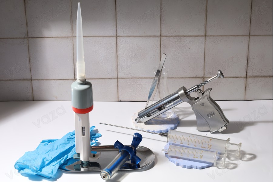 Γυάλινη σύριγγα 10ml, με μεταλλική μύτη και μεταλλική βελόνα-εικόνα_σύνθεση
