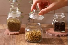 Βαζάκι 150 ml γυάλινο με καπάκι και αεροστεγές κλείσιμο 70x100 mm
