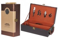 Luxury case for 2 wine bottles with accessories and leather lining in gold or brown color