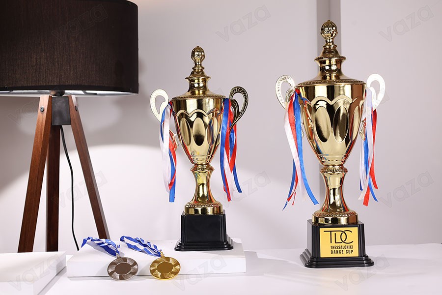 Μετάλλιο χωρίς logo σε χρυσό ή ασημί χρώμα-εικόνα_σύνθεση