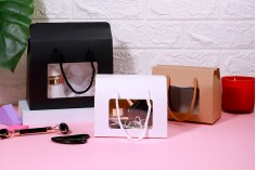Boîte en papier - sac cadeau 200x110x155 mm avec ficelle et fenêtre de différentes couleurs - 12 pcs