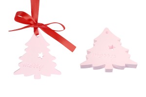 Gips-Hängeraumdiffusor im Weihnachtsbaum-Design 65x7x70 mm mit rotem Band-1