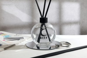 150 ml transparente Glasflasche mit Rattanstäbchen für den Diffusor-εικόνα_σύνθεση