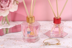 50 ml transparente Glasflasche mit Rattanstäbchen für den Diffusor-εικόνα_σύνθεση