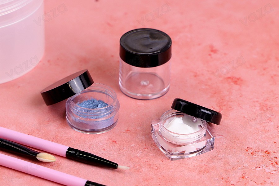 Viereckige Acryl- Cremedosen 5ml mit schwarzem Deckel in einem acrylic Kästchen-bildgruppe