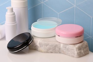 Pot en plastique pour crème de 50 ml avec joint en plastique-imazh_grup