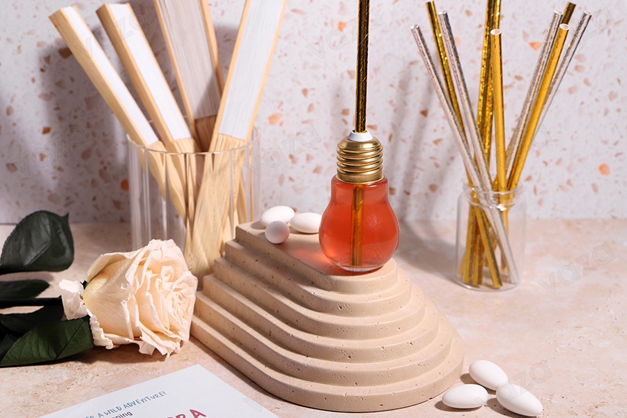 Bouchon métallique avec prise pour paille pour bouteille - lampe-photo_groupe