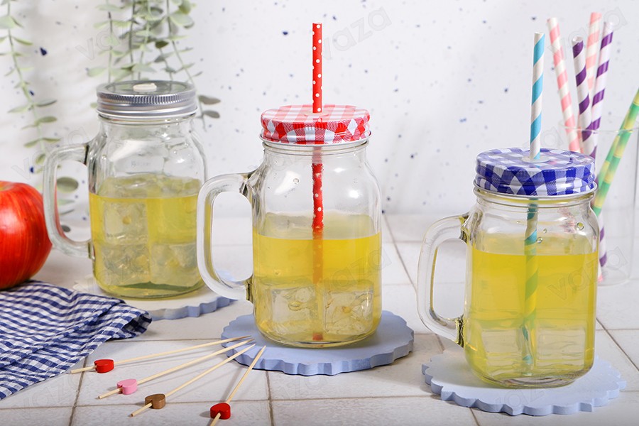 Βάζο με χερούλι 550ml με μεταλλικό καπάκι και τρύπα για καλαμάκι για πορτοκαλάδα, cocktail καφέ-εικόνα_σύνθεση