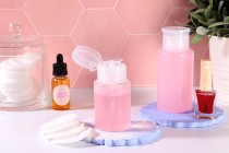 Flacone in plastica da 200 ml con dosatore a pompetta per acetone - 12 pz Flacone in plastica da 200 ml con dosatore a pompetta per acetone - 12 pz