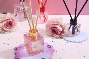 Kapak alumini për aromatizues ambienti PP28 me hapje për sticks dhe tapë në ngjyra të ndryshme-εικόνα_σύνθεση