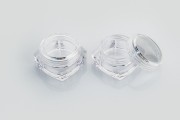 Kavanoz katror 5 ml akrilik transparent me kapak transparent për kremra - pako me 12 copë