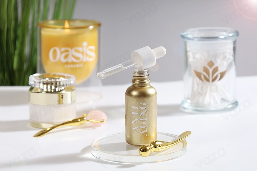 Glasflasche für ätherische Öle, 30 ml, glänzend goldfarben, mit PP18-Ausgießer Glasflasche für ätherische Öle, 30 ml, glänzend goldfarben, mit PP18-Ausgießer-bildgruppe
