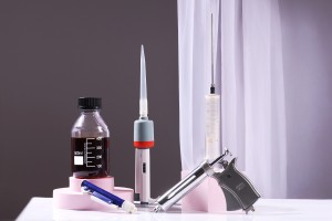 Seringue en verre de 10 ml avec aiguille en métal-εικόνα_σύνθεση
