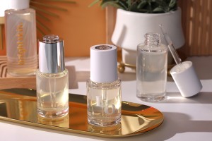 Flacone in vetro trasparente da 30 ml con contagocce argentato con pulsante e sgocciolatoio-εικόνα_σύνθεση