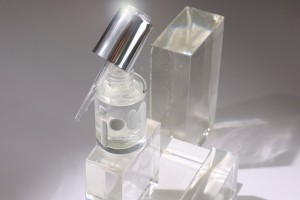 Flacone in vetro trasparente da 30 ml con contagocce argentato con pulsante e sgocciolatoio-εικόνα_σύνθεση