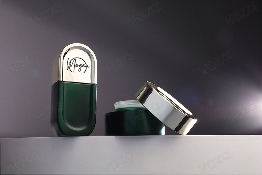 Γυάλινο μπουκάλι 100 ml σε πράσινο ματ χρώμα με λευκή αντλία και χρυσό καπάκι Γυάλινο μπουκάλι 100 ml σε πράσινο ματ χρώμα με λευκή αντλία και χρυσό καπάκι-εικόνα_σύνθεση