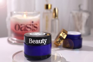 Couvercle en plastique de couleur noir mat avec joint intérieur-εικόνα_σύνθεση