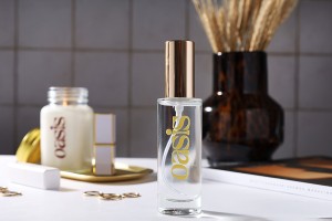 Flacon en verre transparent de 50 ml avec bec verseur 18/415-photo_groupe