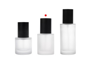 50-ml-Flasche aus sandgestrahltem Glas mit schwarzer Cremepumpe und mattschwarzem Verschluss-εικόνα_σύνθεση