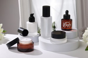 Flacone in vetro da 50 ml con contagocce nero opaco-εικόνα_σύνθεση