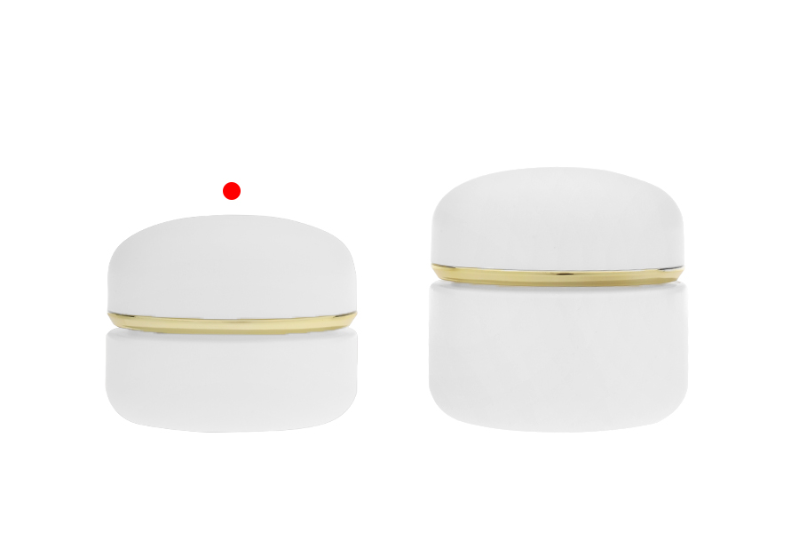 Βαζάκι 30 ml σε λευκό ματ χρώμα με καπάκι με χρυσή ρίγα (με εσωτερικό παρέμβυσμα) και πλαστικό παρέμβυσμα-εικόνα_σύνθεση