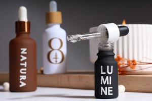 100-ml-Glasflasche für ätherische Öle mit PP18-Ausgießer in verschiedenen Gummifarben-bildgruppe
