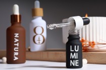 Flacon en verre de 10 ml pour huiles essentielles avec col en PP18 de différentes couleurs de caoutchouc-photo_groupe