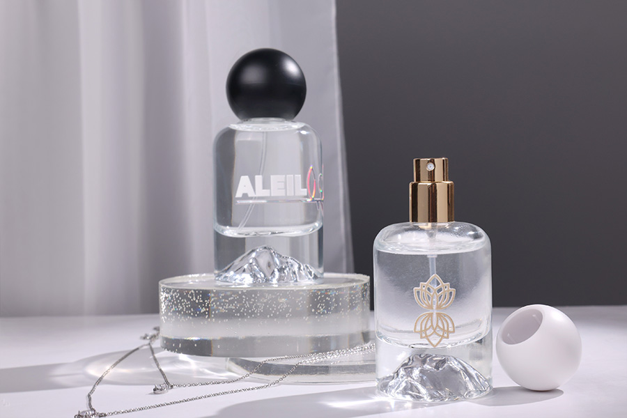 Sprühflasche mit weißer, matter, kugelförmiger (kleiner) Kappe für Parfümflaschen mit 15-mm-Bördelverschluss-bildabmessungen