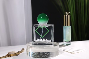 Ensemble - vaporisateur en aluminium et bouchon sphérique vert (petit) pour flacons à bec verseur 15/400-εικόνα_σύνθεση