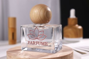 Set – Aluminium-Sprühflasche und kugelförmiger Holzverschluss (hellfarben) für Flaschen mit 15/400-Auslauf-εικόνα_σύνθεση