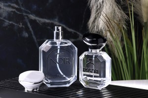 Silberner Sprühkopf mit luxuriöser Kappe für Parfümflaschen mit 15-mm-Sicherheitsverschluss-εικόνα_σύνθεση