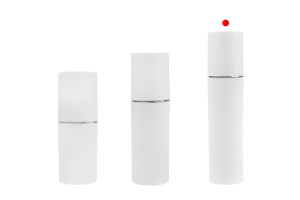 100-ml-Flasche in weißer MATT-Farbe mit silbernem oder goldenem Streifen, mit Zerstäuber und weißer MATT-Kappe-εικόνα_σύνθεση