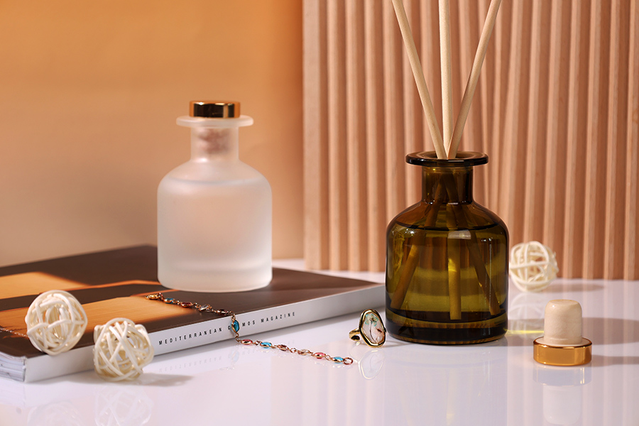 150 ml Glasflasche in mattiertem Klar oder Oliv